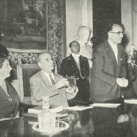 <p>[Maria de Unterrichter Jervolino, presidente dell’Opera Nazionale Montessori, con accanto il sindaco di Roma, Senatore Tupini, e a seguire l'on. Scaglia che dichiara aperti i lavori dell'XI Congresso Internazionale Montessori. Sala della Protomoteca in Campidoglio, Roma, settembre 1957] - Archivio ONM.</p>$$$544